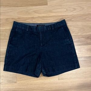 Banana Republic Factory women’s shorts with Flat Front Design. Dark blue.